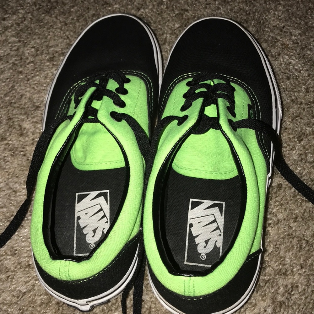 Vans - Picture 3 of 4